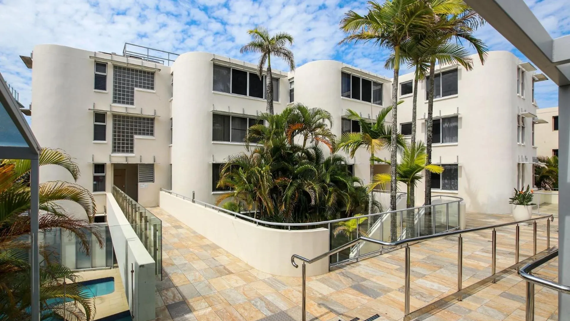 Monterey Lodge Unit 17, 27 Warne Tce Kings Beach Caloundra Lägenhet