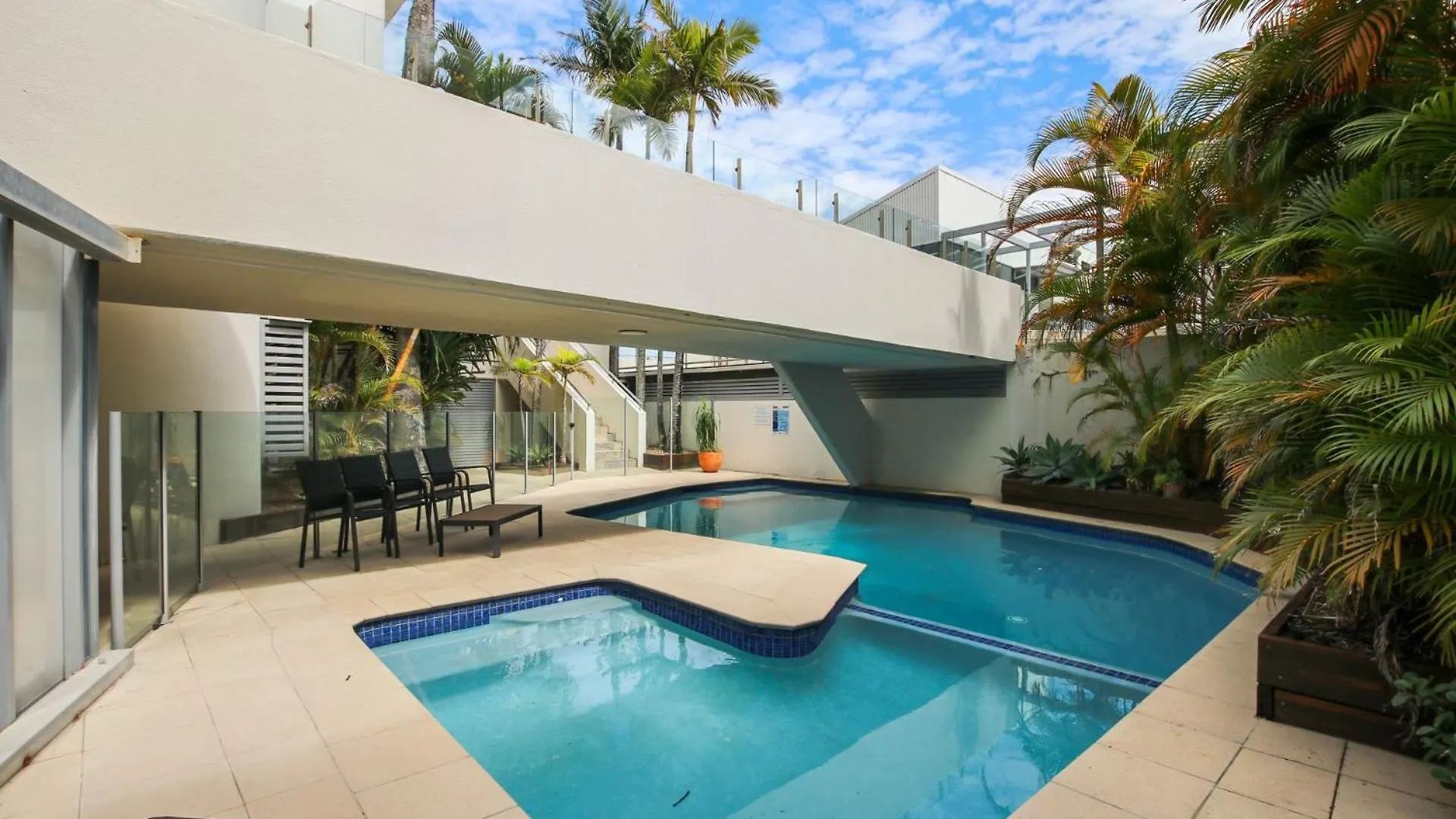 Monterey Lodge Unit 17, 27 Warne Tce Kings Beach Caloundra Lägenhet